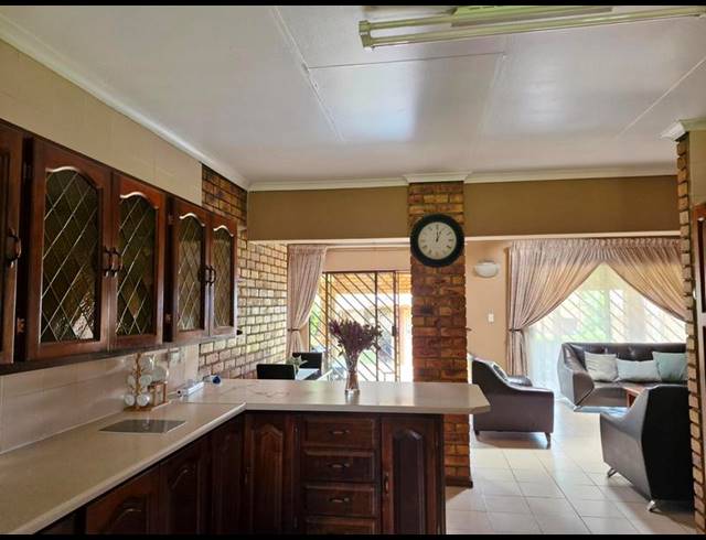 4 BEDROOM HOUSE FOR SALE IN NORKEM PARK